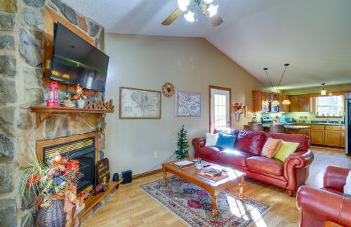 Burnside Resort Cabin with Hot Tub and Outdoor Spots! - Foto 5