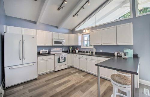 Benton Harbor Lake House with Dock and Fire Pit! - Foto 7