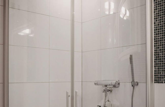 Nice Room With Free Breakfast, Spa Bath - Photo 39