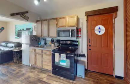 Train Themed Hobo Hideaway Near City Square - Foto 21