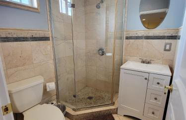 3 bedroom apartment by the MrC Hotel and 5 minutes to Rodeo Drive WiFi TV Patio walk to restaurants - Foto 5