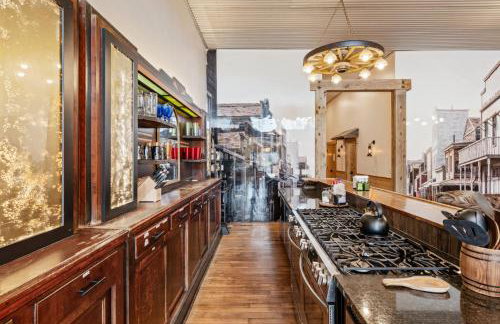 Historic Yellowstone Saloon - Foto 12