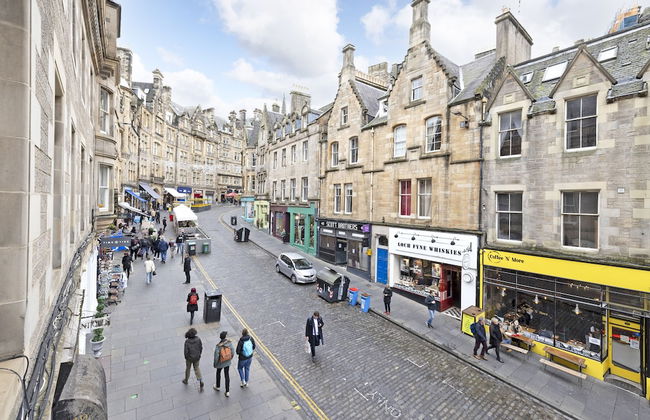 JOIVY Iconic Cockburn Street 4 Bedroom Apartment: Heart of Old Town - Foto 116