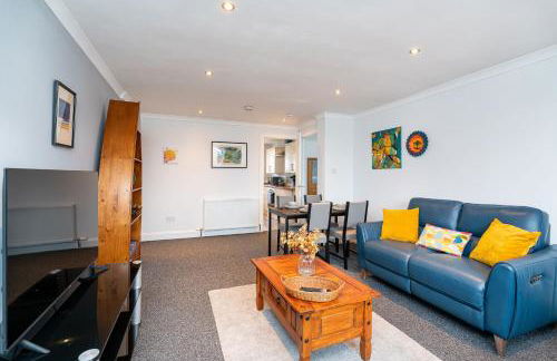 Lovely 3-bedroom flat with free parking - Foto 12