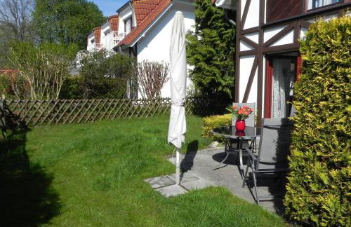 Ferienwohnung-Kapitaen-Hook-mit-Sonnenterrasse-Garten-zwischen-Strand-Wald-Wiese-auf-Ruegen - Foto 22