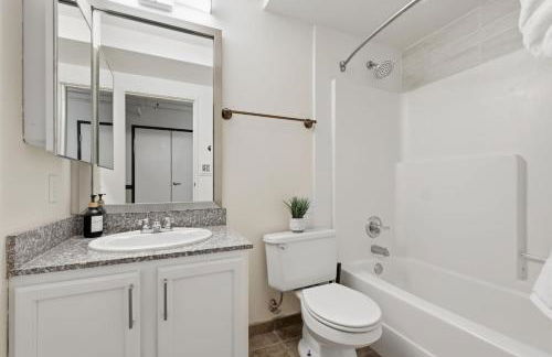 New Downtown Indy 3BR Retreat Sleeps 10 - Arcade - Foto 45