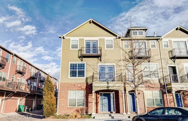 3BR Downtown Townhome /w Stunning Balcony Views! - Photo 31