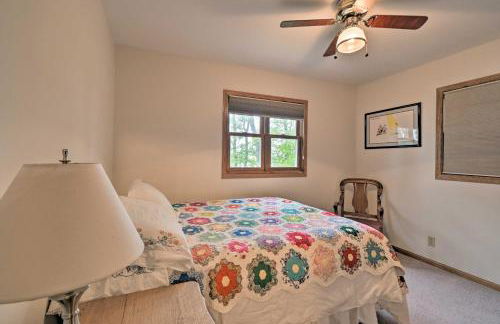 Spacious Lakehouse with Deck, Kayaks, and Dock! - Foto 26