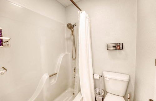 Modern Bentonville Retreat - Sleeps 6 Near Trails - Foto 50