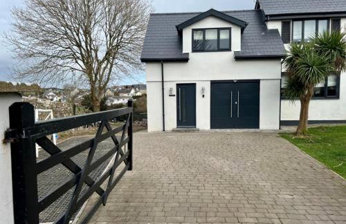 Orchard Lodge-Coastal Retreat, newly built hideaway with village views and private terrace - Foto 1