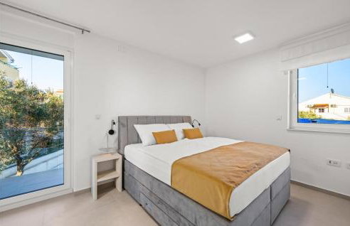 4 Bedroom Cozy Apartment In Srima - Foto 8