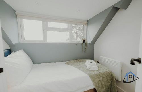 Apt 5 Manor House - 3 Bed 2 bathroom sleeps 5 parking wifi - Photo 14