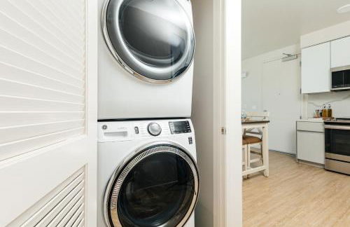 Stunning 2BR apartment steps from Santa Monica pier - Photo 28