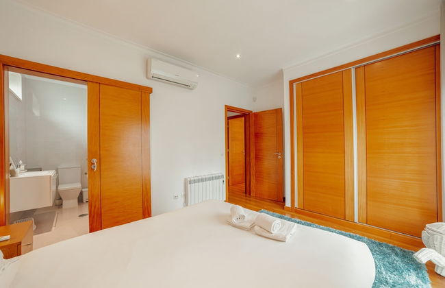 Pool Cinema Villa by Vacationy - Photo 20