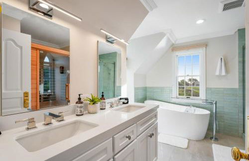 Oceantfront Estate with Luxury Kitchen & Game Room - Photo 21