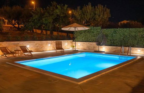 Gorgeous Home In Danilo With Wifi - Photo 12