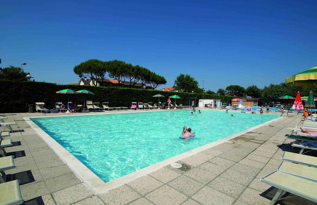 Tidy Chalet with Terrace near Sea - Foto 8