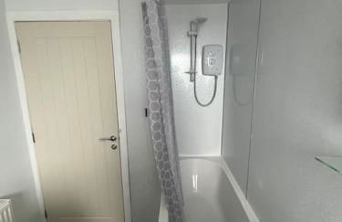 Homely 3 bed town centre flat - Foto 8