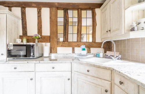 Cotswold Thatched Cottage - Photo 15