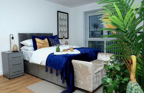 Snuggle Inn - Riverside Apartments - Views Over looking London River Thames, Close to O2 Arena, London Excel, London City Airport, Thames Clipper- River Boat Service, Woolwich Ferry, Onsite parking, TWIN ROOM OPTION available - Foto 1