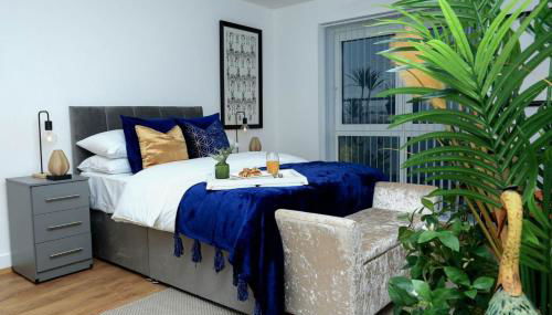 Snuggle Inn - Riverside Apartments - Views Over looking London River Thames, Close to O2 Arena, London Excel, London City Airport, Thames Clipper- River Boat Service, Woolwich Ferry, Onsite parking, TWIN ROOM OPTION available - Foto 1, towels