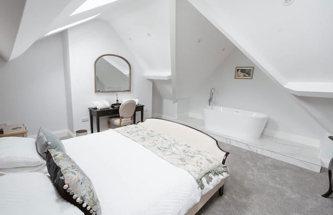 Willow Lodge With Hot Tub - Photo 8