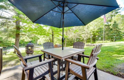 Grill and Fire Pit Waterfront Cameron Retreat! - Foto 28