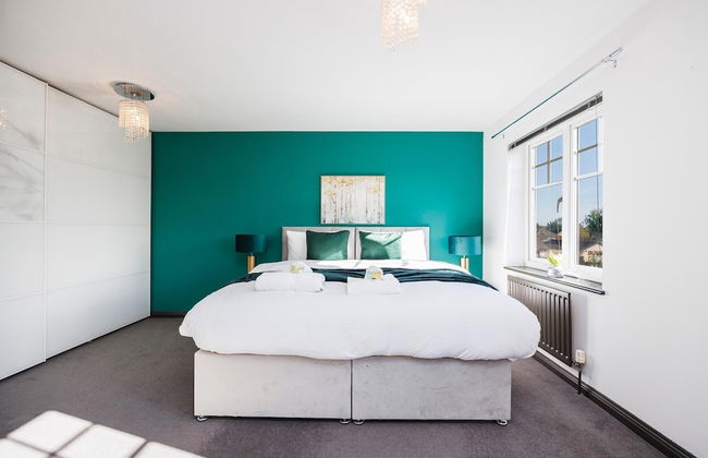 Large 4 Bed Townhouse in Uxbridge Sleeps 9 - Foto 13