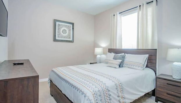 4606 TD - 5BR Townhome Marvel: Private Pool - Foto 2, Habitación