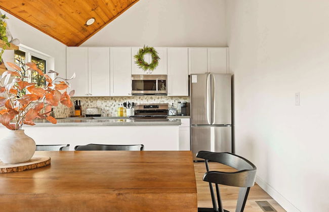 The Fancy Fox Stunning 4 BR Retreat, Min to Lake - Foto 17