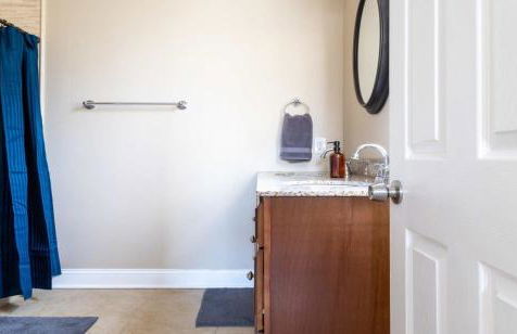 Forest Park 4BR-3BA 1st Fl Master ABODEbucks - Foto 33