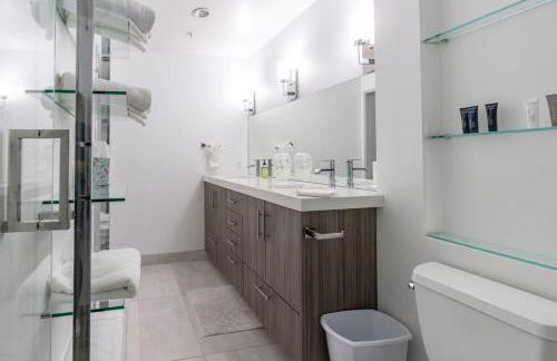 Cityscape Elegance with Water Views - Foto 38