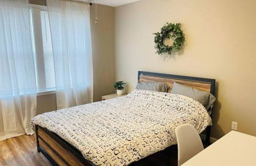 Spacious home, 3 king beds, huge backyard near UM - Foto 12