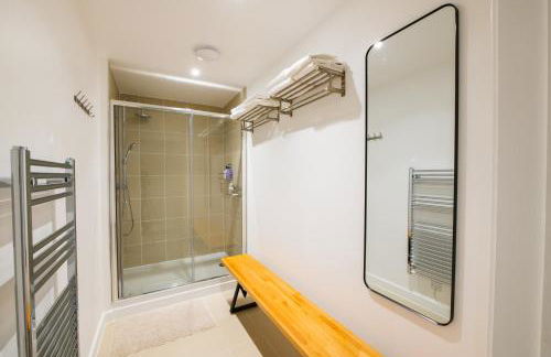 Richmond Cottage - Brand New 4BR Holiday Home, just 3 minutes from the beach with Pool Table and Free Parking - Foto 31