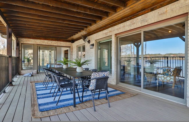 7BR Lakefront Haven Pool Hot Tub Gated 4acres - Foto 53