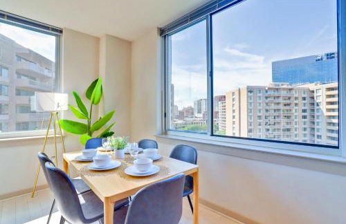 Spacious Apartment w Rooftop Views - Foto 15