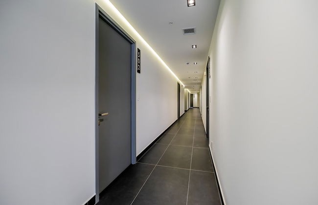 w Majestic 1BR w Great Pool in Centriqo - Foto 31