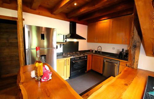 Prestigious 18 Person Chalet with Pool and Jacuzzi - Foto 9