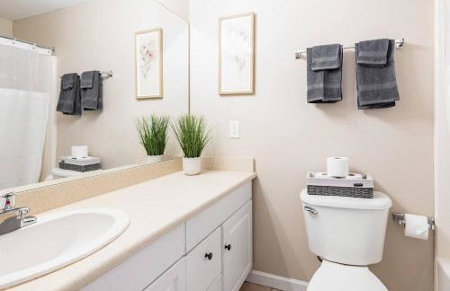 Downtown 2BR | Walk to Venues, Play house Square - Foto 28