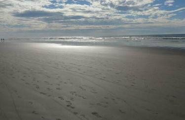 Casa em Itanhaém com 2 quartos garagem p 2 carros, churrasqueira, piscina 200 m da praia - Foto 4