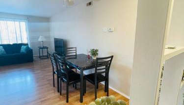 Large 2BR2BA Apartment Ideal for Long Stays - Foto 2