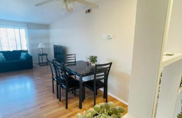 Large 2BR2BA Apartment Ideal for Long Stays - Foto 2