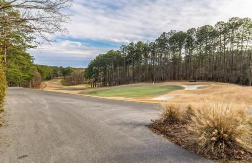 Lake front Keowee Condo with Balcony & Resort Amenities! 20 min to Clemson condo - Foto 31