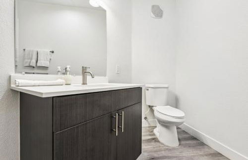 CozySuites Glendale by the stadium with pool 28 - Foto 17