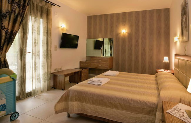 Family Friendly Villa Private Pool, Children's Play Area, Bbq, Spacious Garden, Near Beach - Photo 5