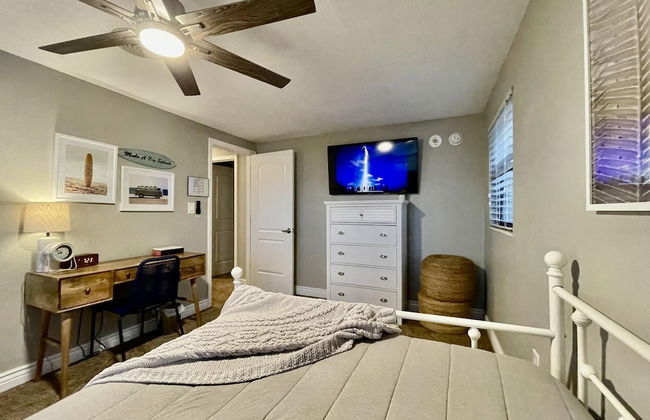 Kiss the Wave - Spacious 4BR 3BA w Pool hot tub - Foto 23