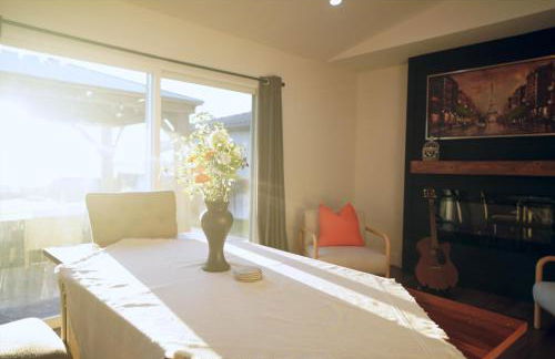 Stunning Waterfront 3BR Retreat - Perfect Getaway - Foto 11