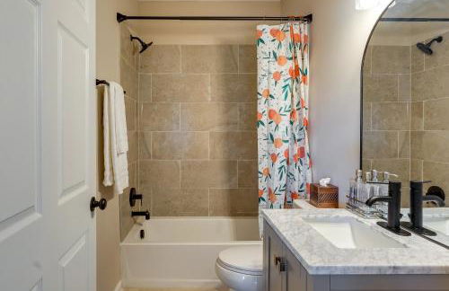 Serene Logan Retreat with Hot Tub and Stargazing Dome - Foto 15