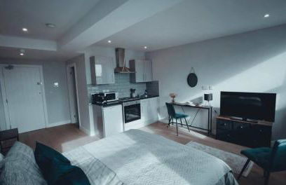 Market Haven Kingsize Studios Town Centre with Netflix, Business & Leisure travellers, multiple units available - Photo 36