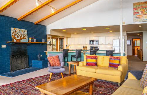 Hot Tub & Game Room in Large Ocean Front Home! Second Story - Foto 2